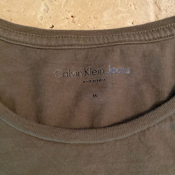 2 Calvin Klein Jeans t shirts - Picture 3 of 5